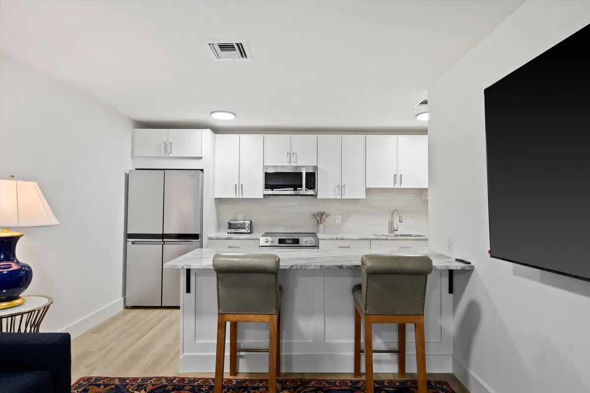Residence photo 76