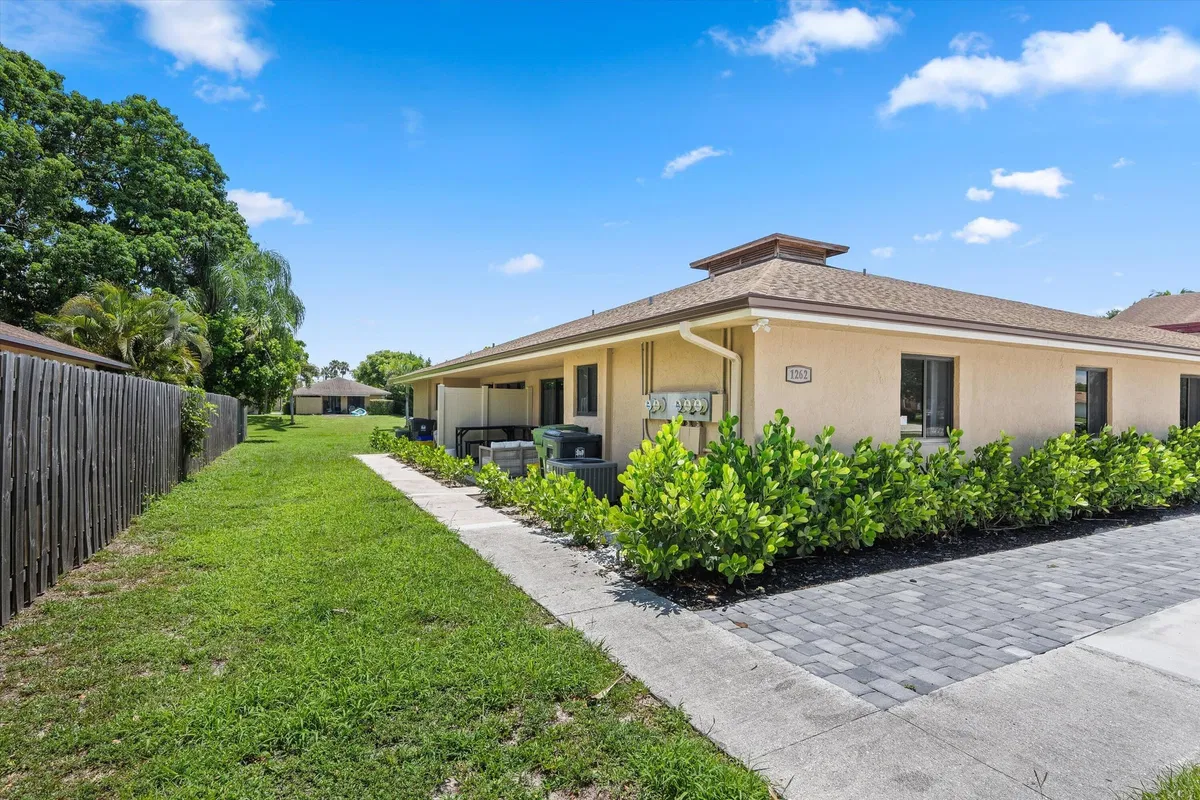 Residence photo 82