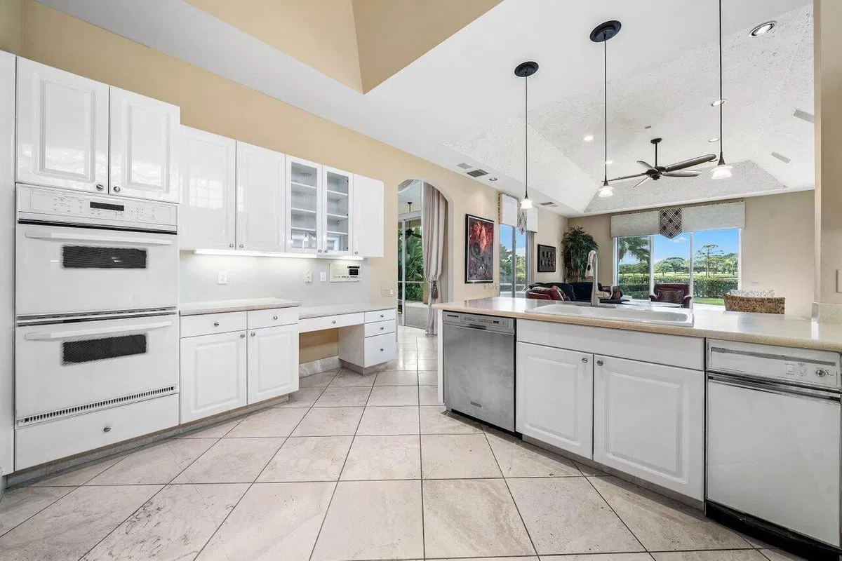 Admirals Cove Residence photo 16