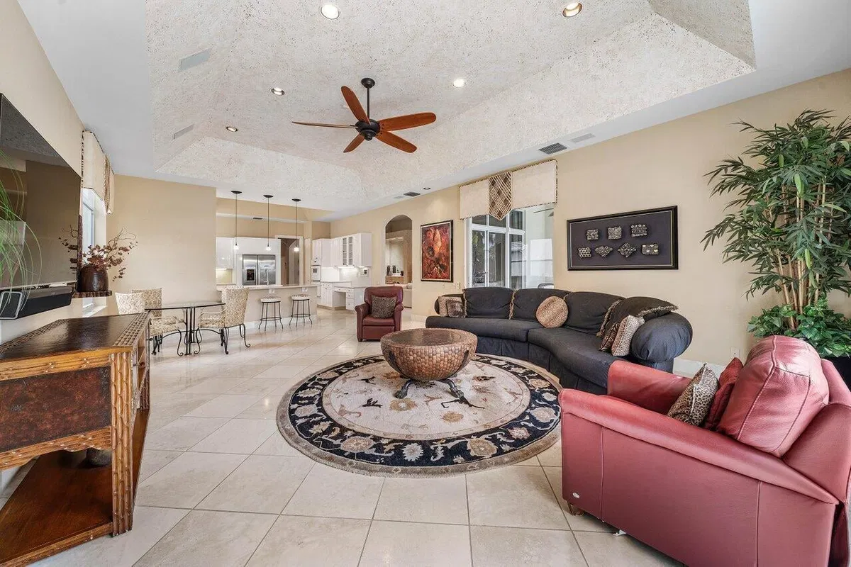 Admirals Cove Residence photo 19