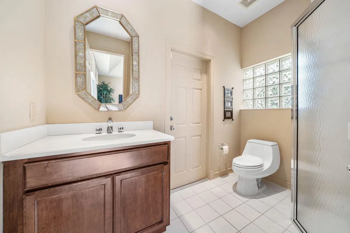 Admirals Cove Residence photo 25
