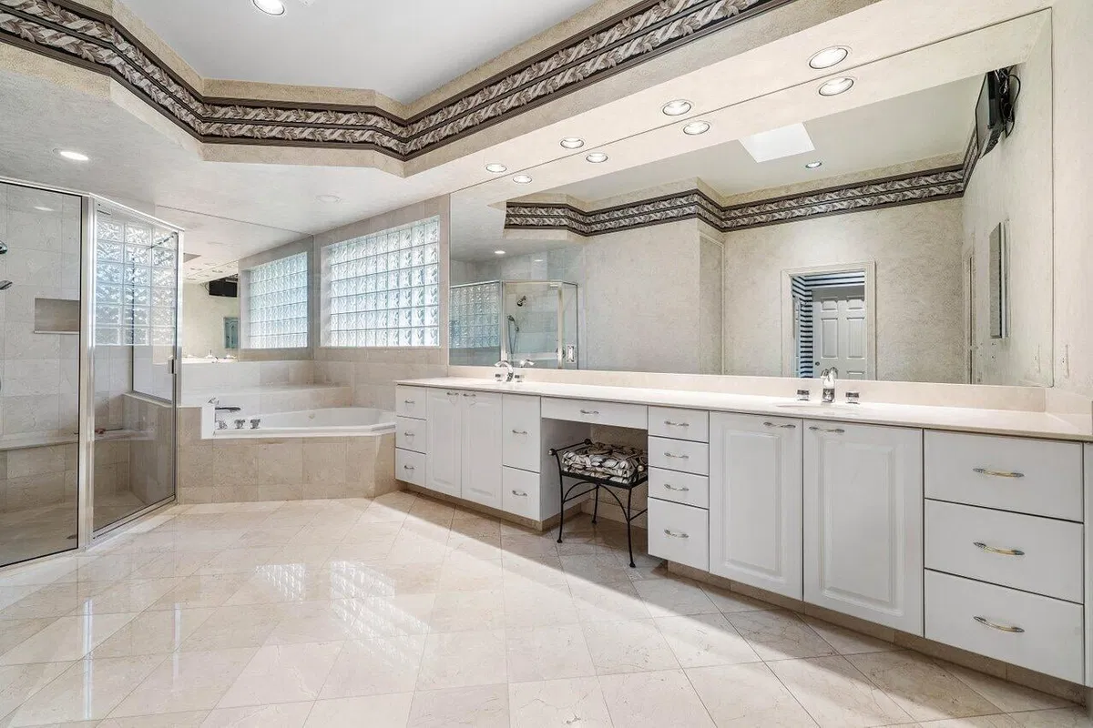 Admirals Cove Residence photo 28
