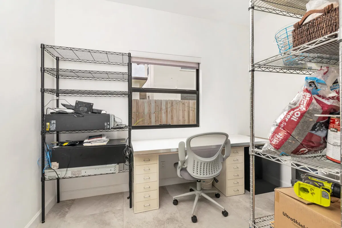 Residence photo 16