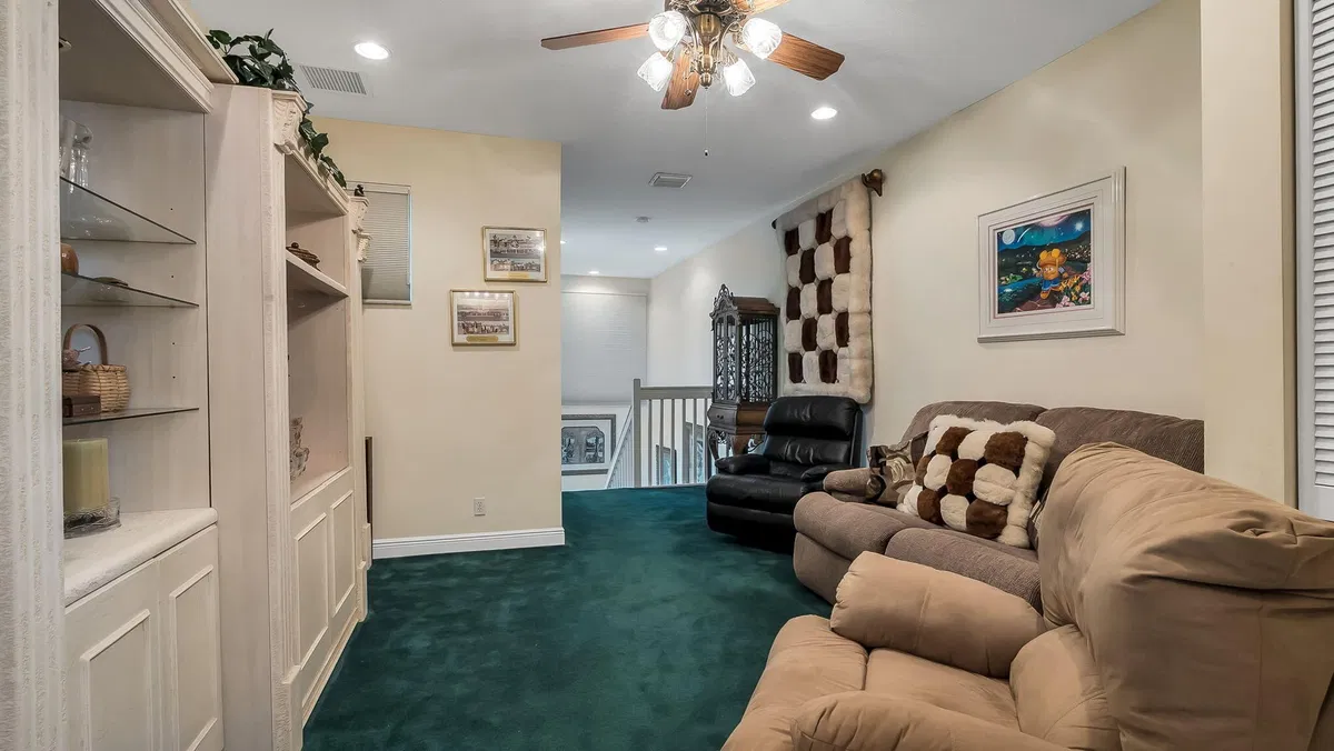  Residence photo 49