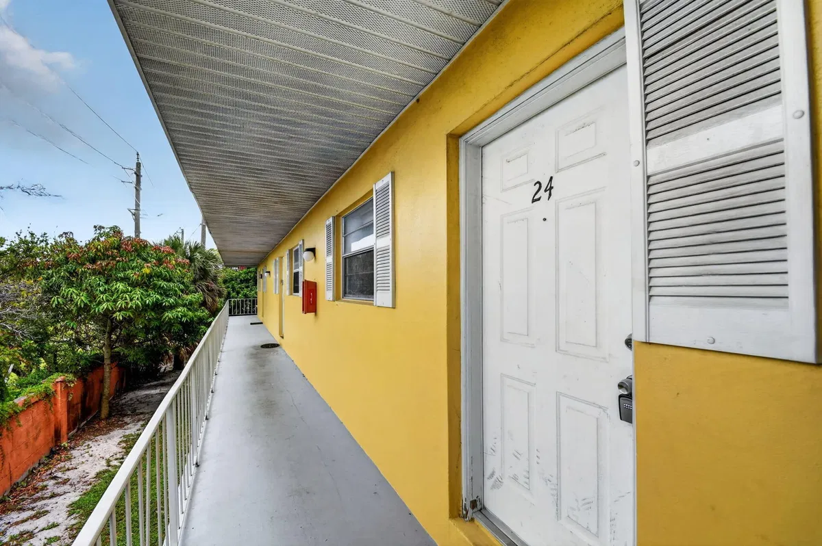Unit B24 photo 10