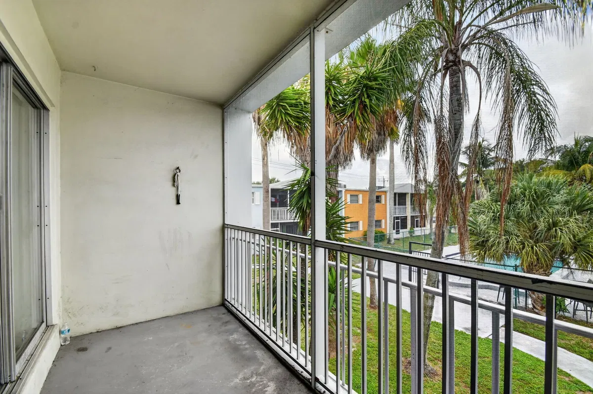 Unit B24 photo 16
