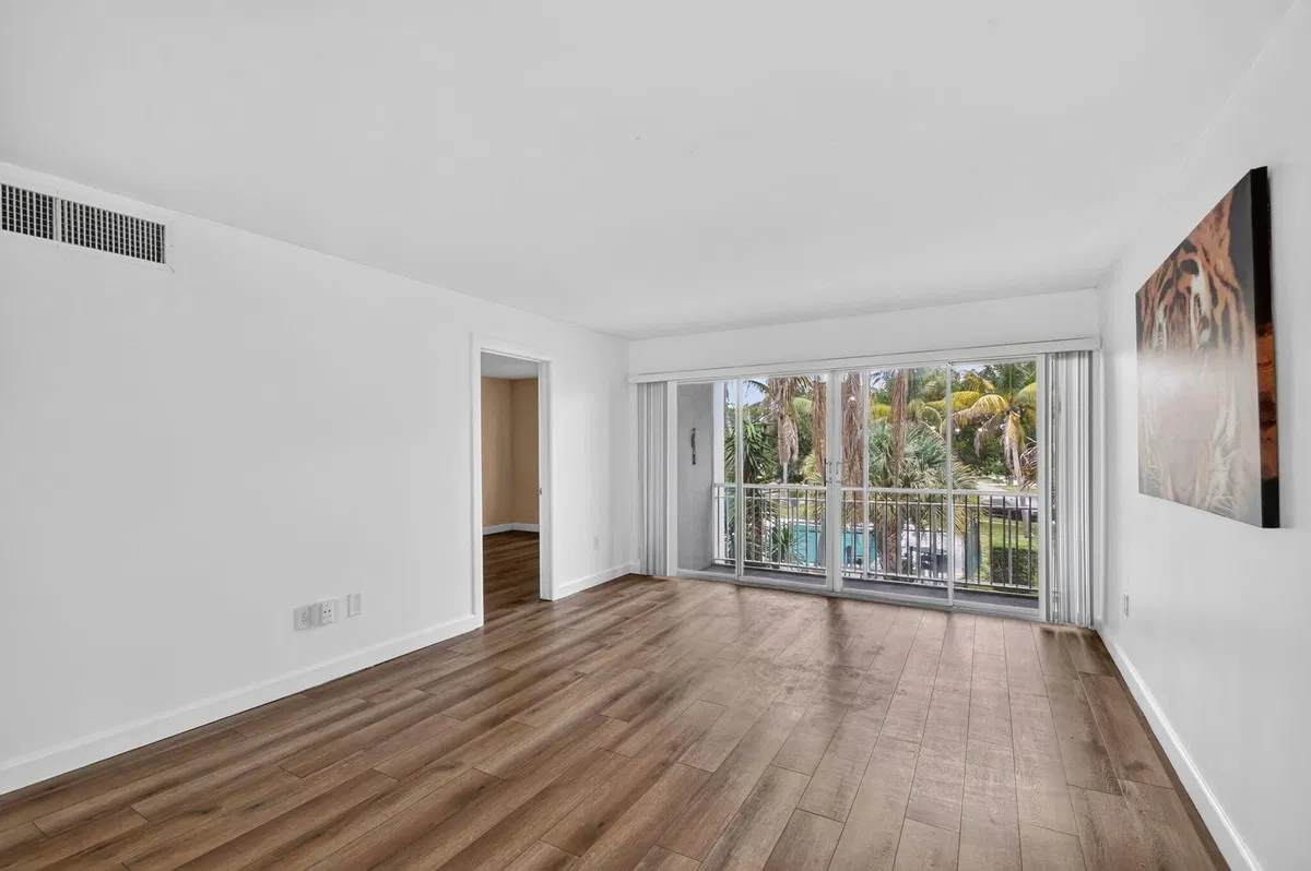 Unit B24 photo 19