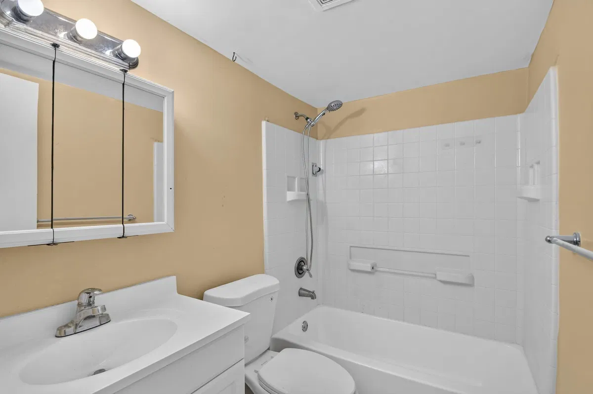 Unit B24 photo 28
