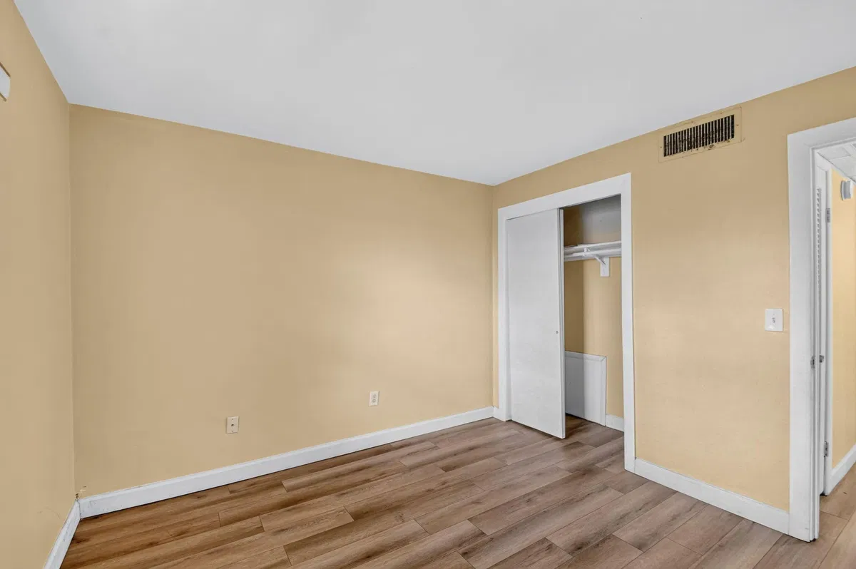 Unit B24 photo 31