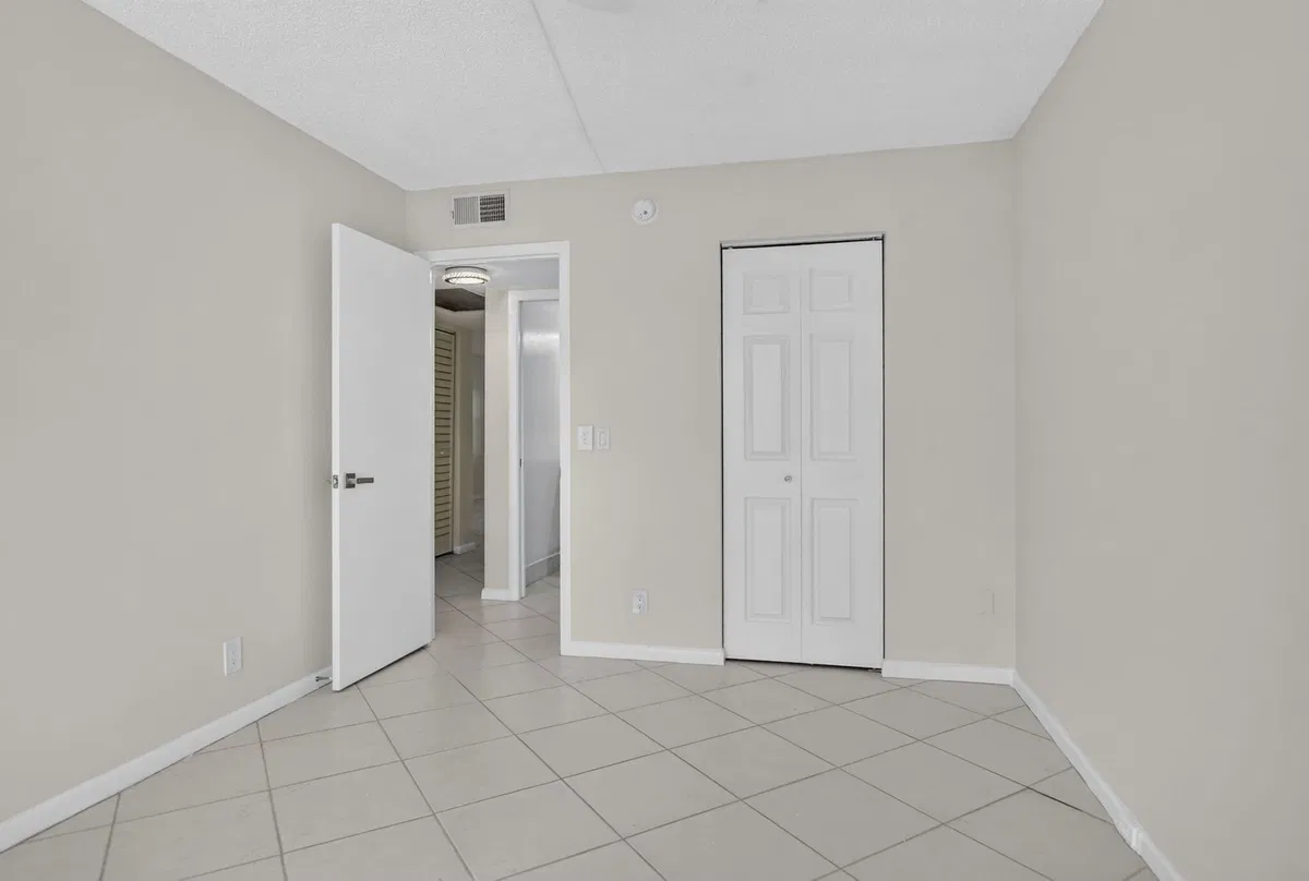 Residence photo 19