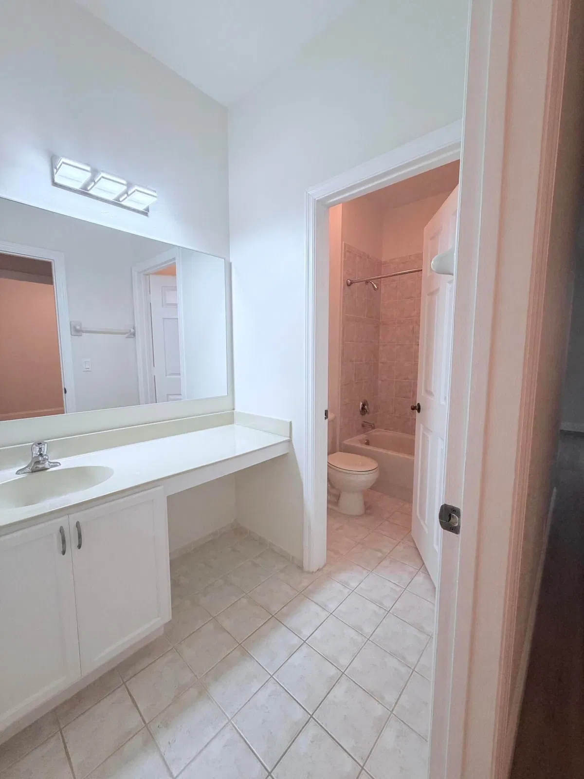 Unit E photo 16
