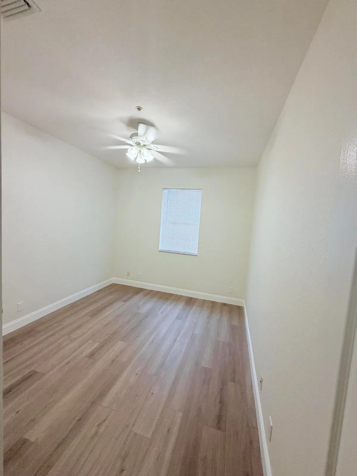 Unit E photo 19