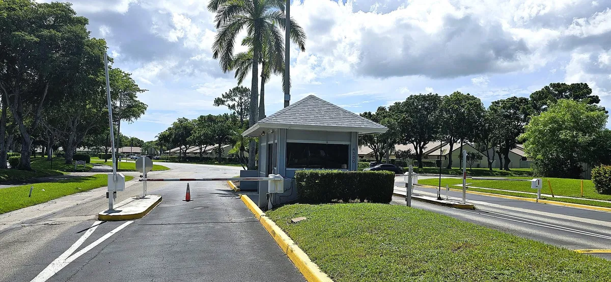 Unit H2 photo 19