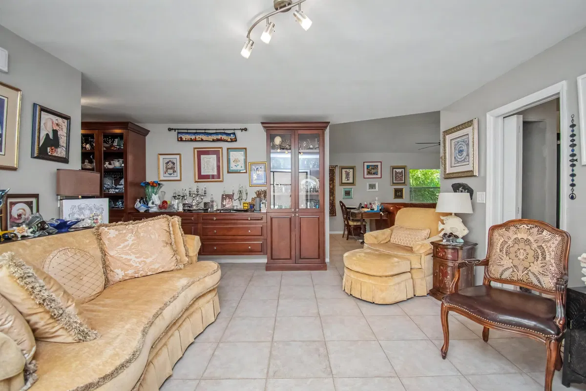 Residence photo 10