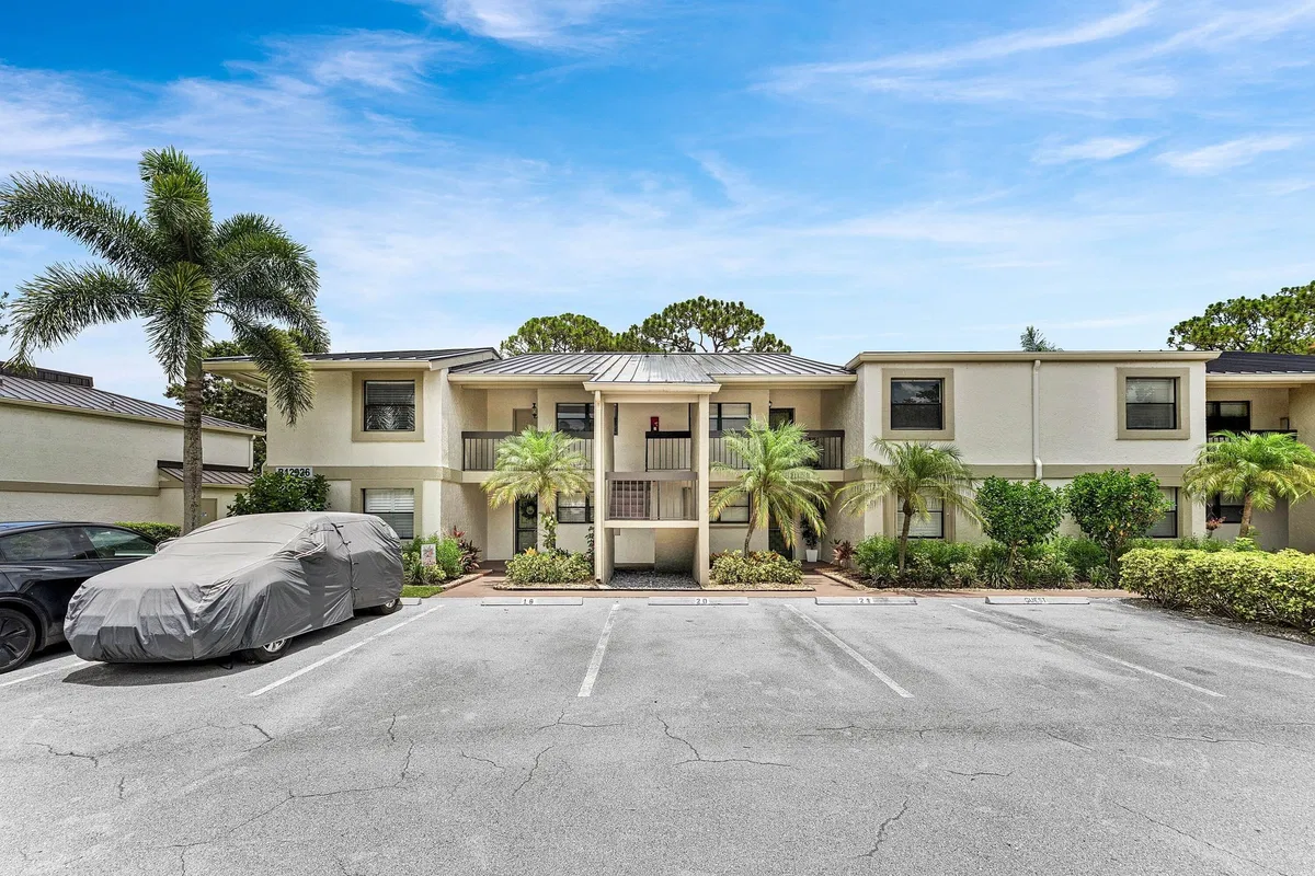 Eastpointe Country Club Unit 201