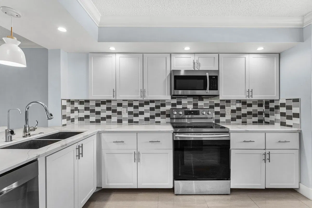 Eastpointe Country Club Unit 201 photo 7