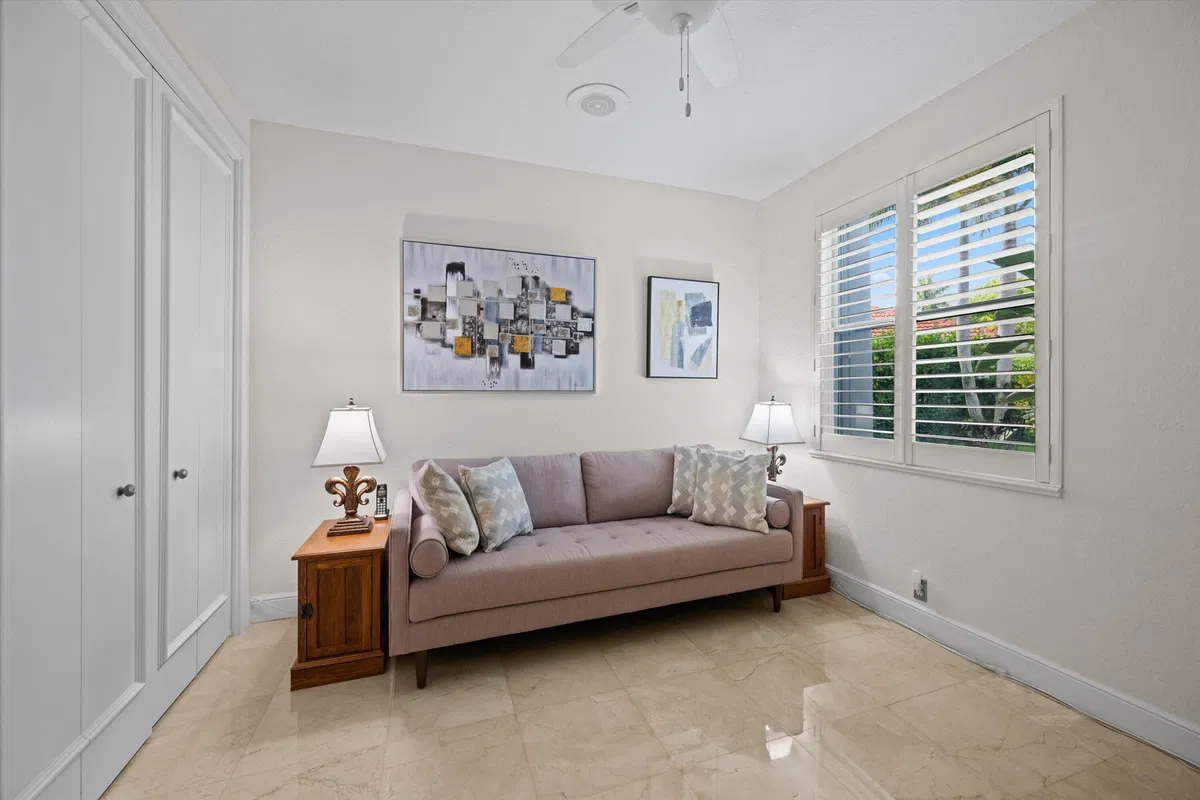  Residence photo 49