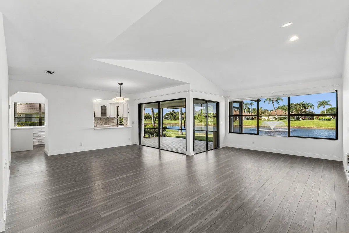 Eastpointe Country Club Residence photo 7
