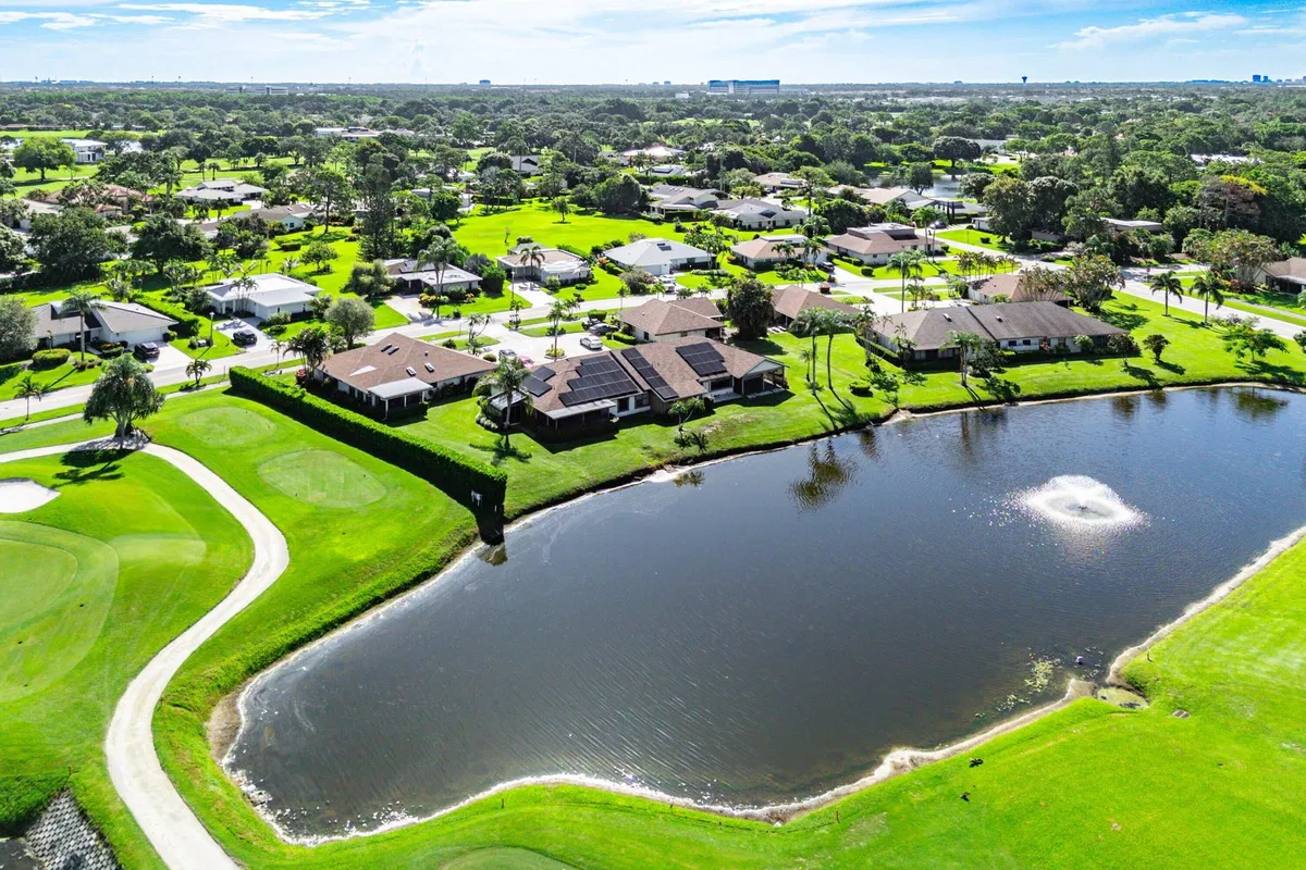 Eastpointe Country Club Residence photo 40