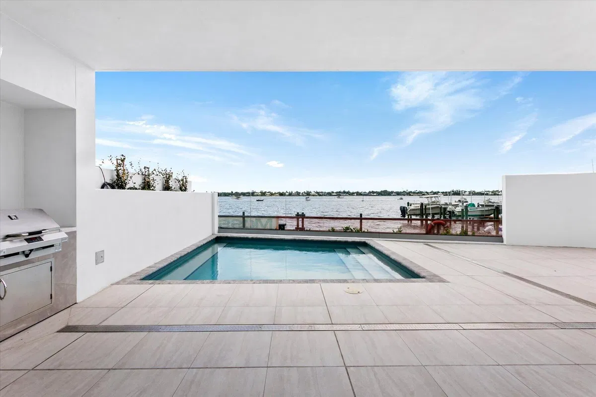 Alba Palm Beach Unit 102 photo 10