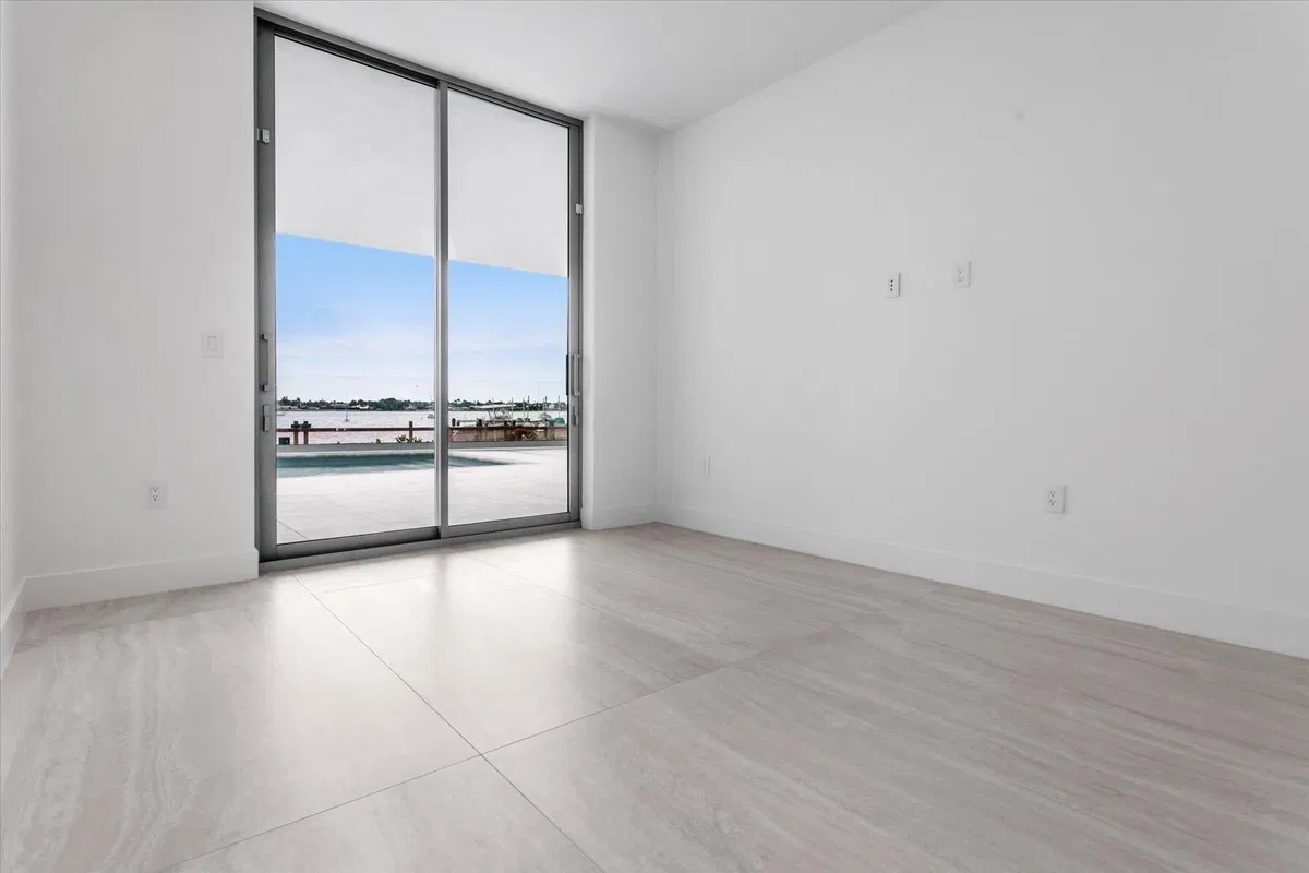 Alba Palm Beach Unit 102 photo 16