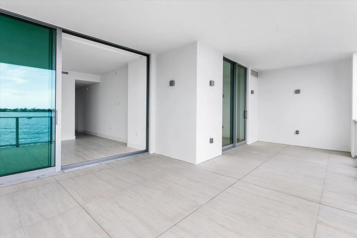 Alba Palm Beach Unit 102 photo 25