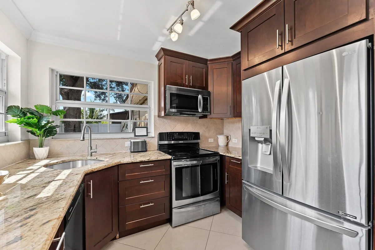 Residence photo 16