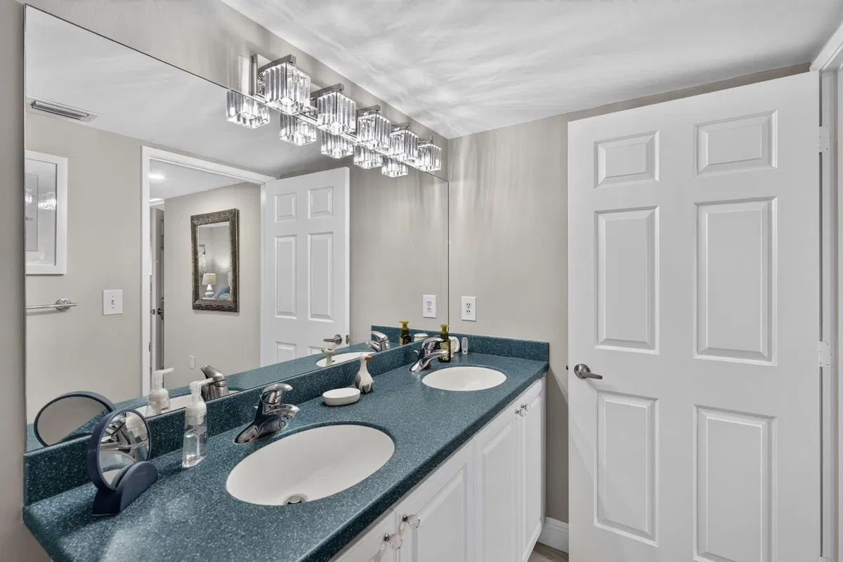 Unit D 203 photo 28