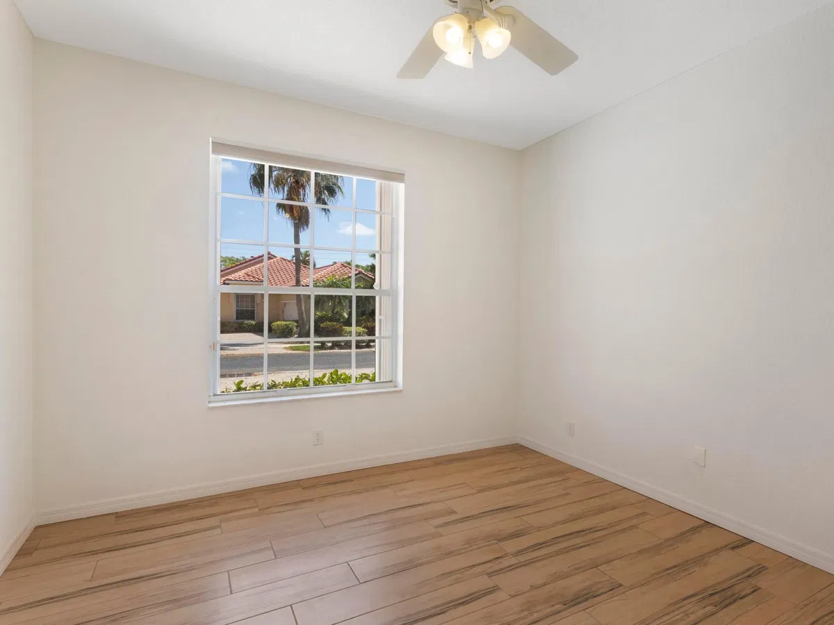 Residence photo 28