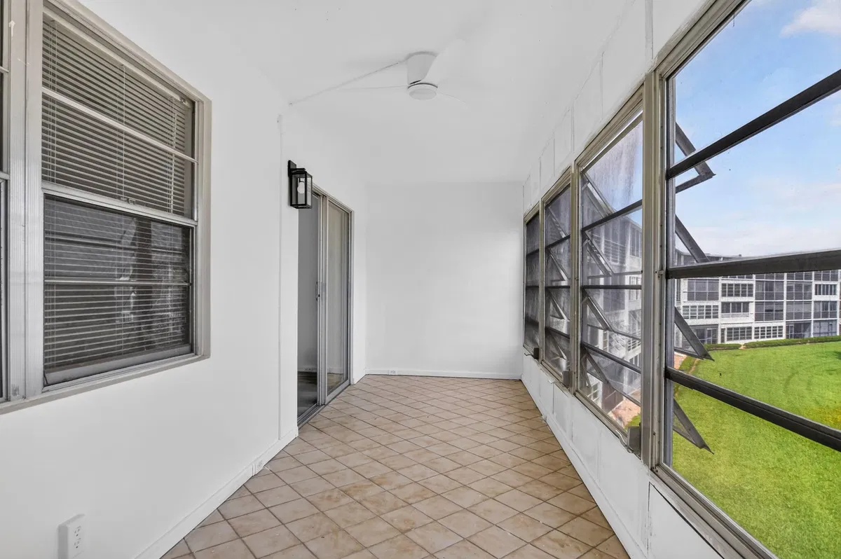 Residence photo 25