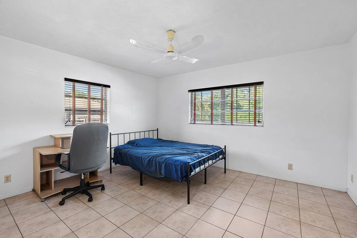 Residence photo 16