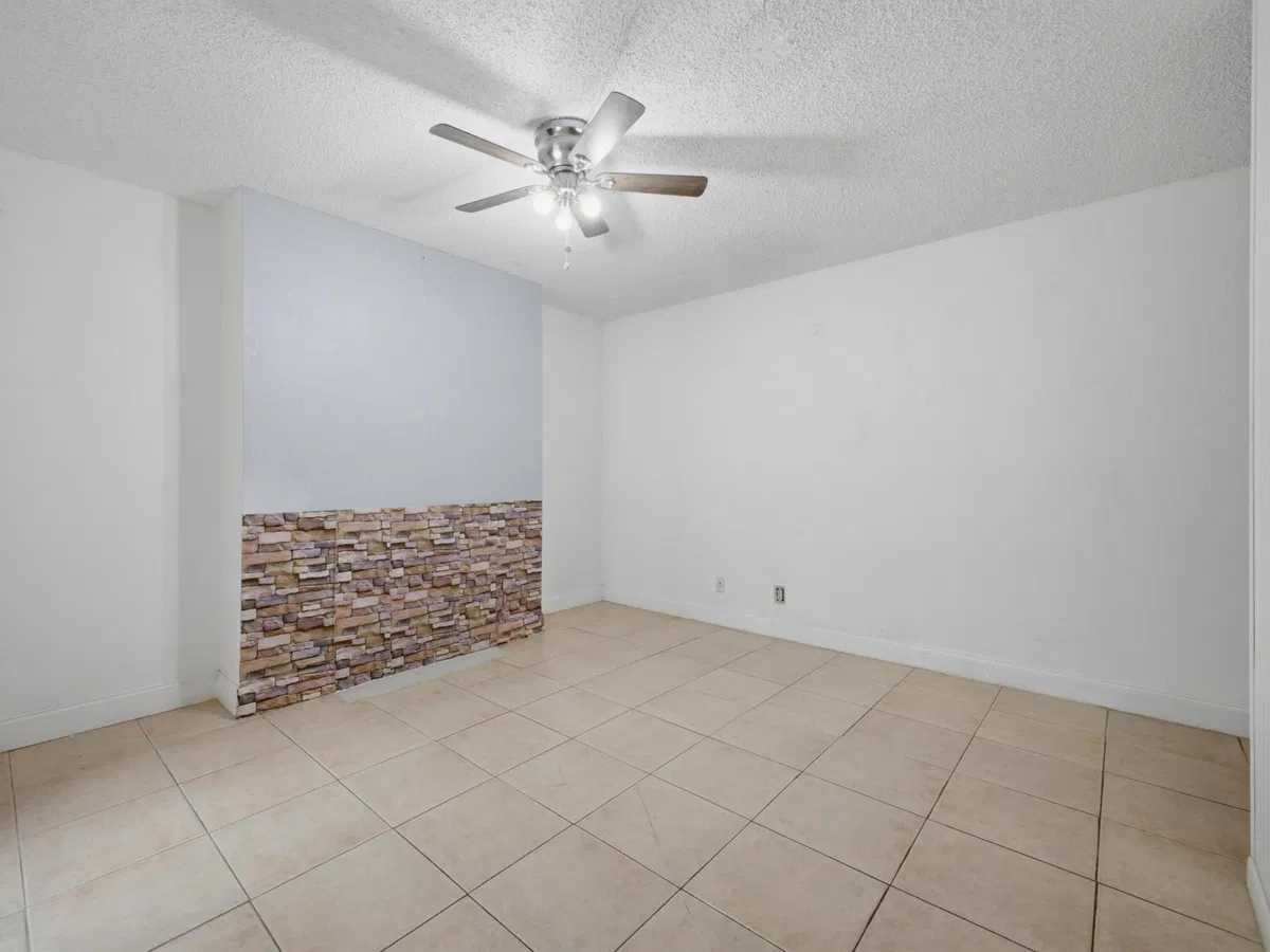 Residence photo 19