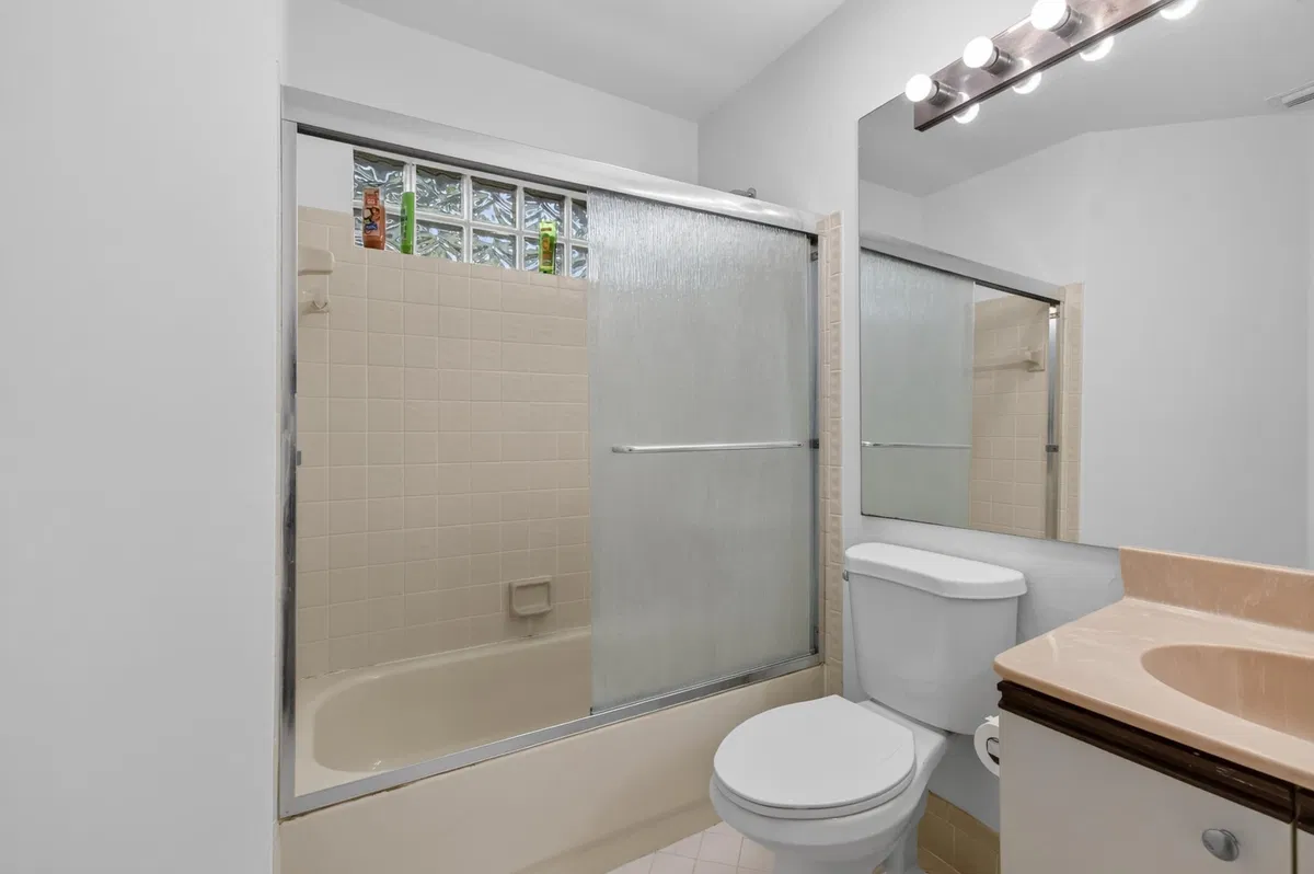 Unit P photo 43