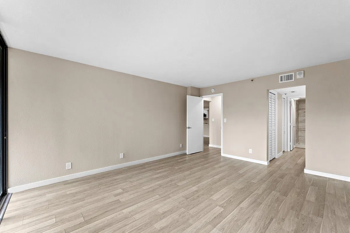 Unit 207 photo 10