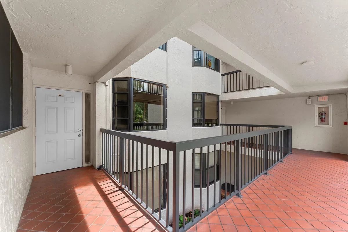 Unit 207 photo 28