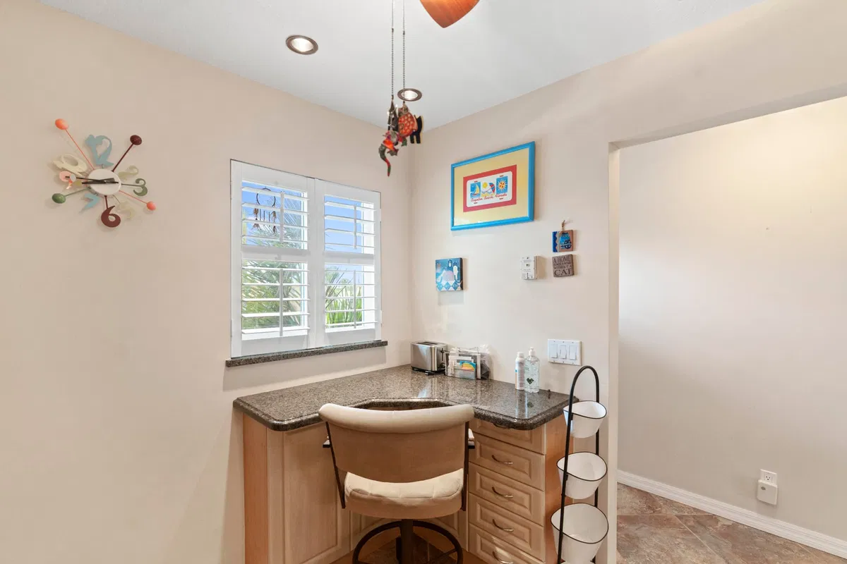  Unit 403 photo 10