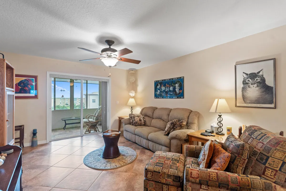  Unit 403 photo 16