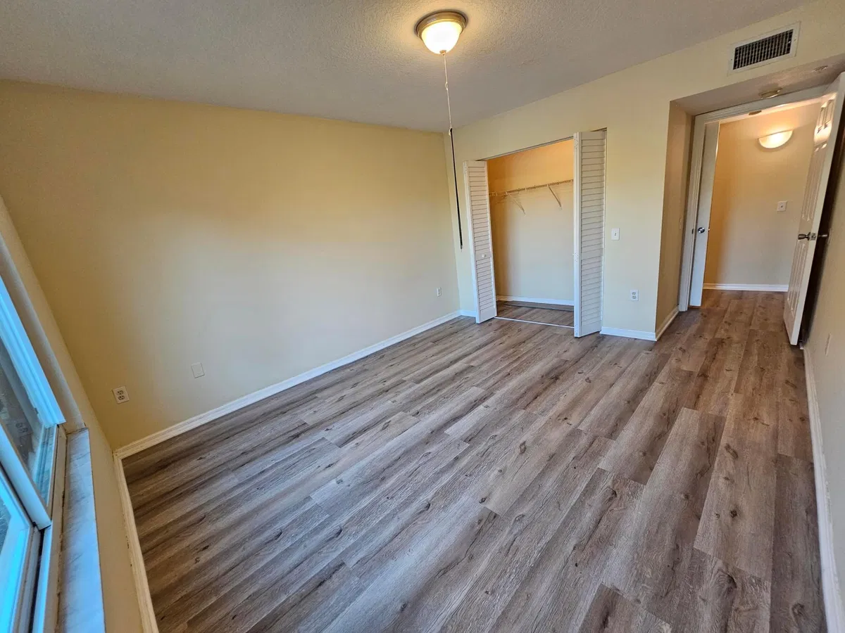 Unit 604 photo 7