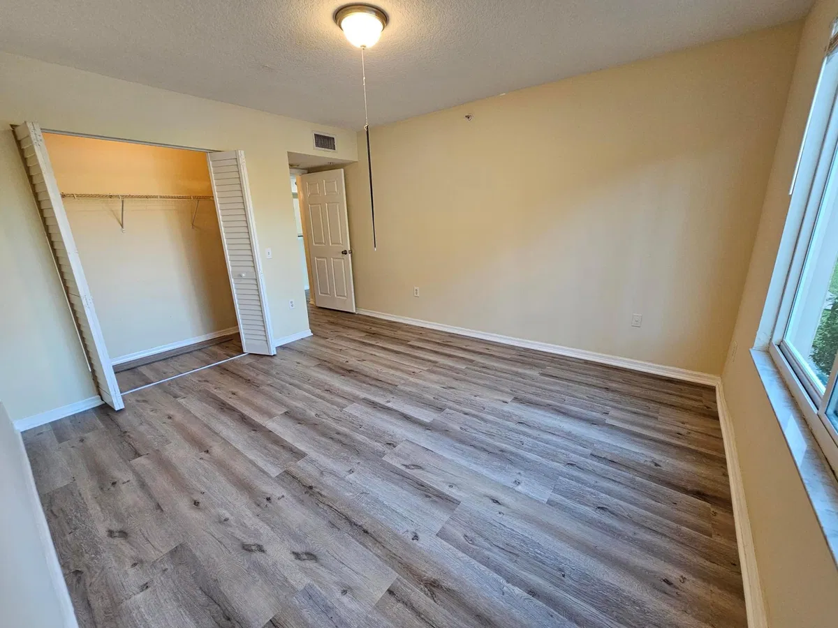 Unit 604 photo 10