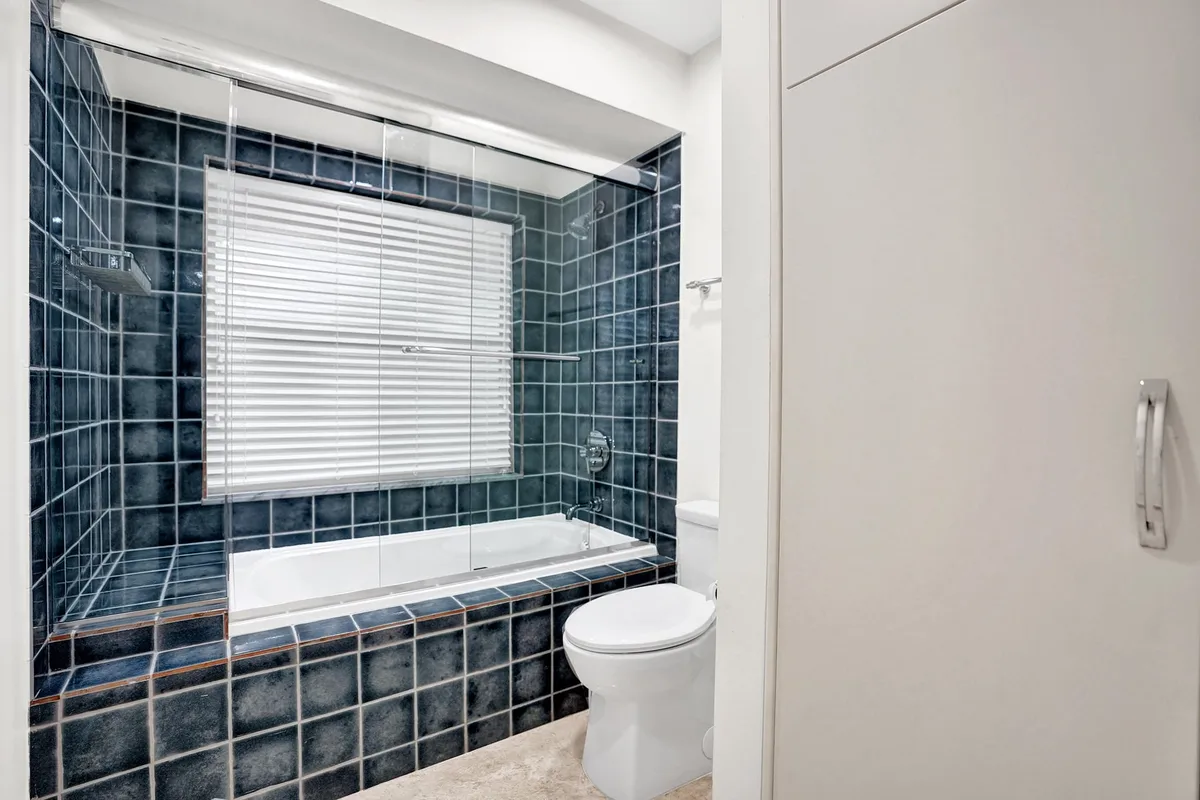 Residence photo 76