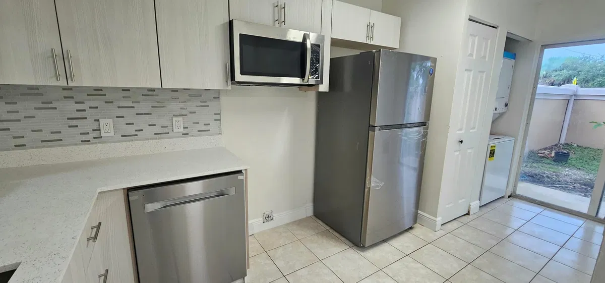 Unit 102 photo 4