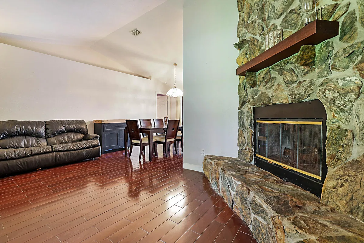 Residence photo 19