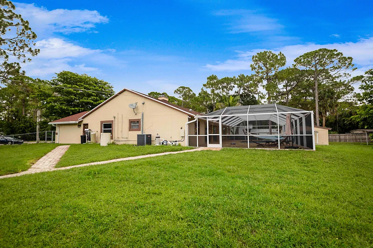 Residence photo 43