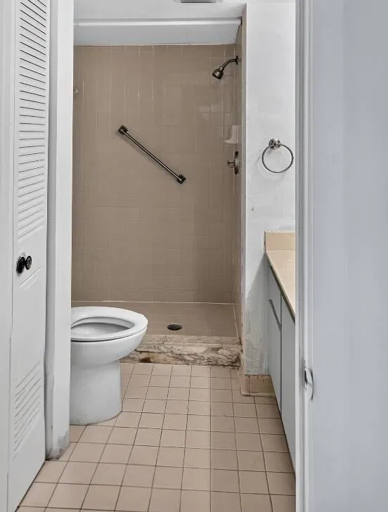Unit 402 photo 13