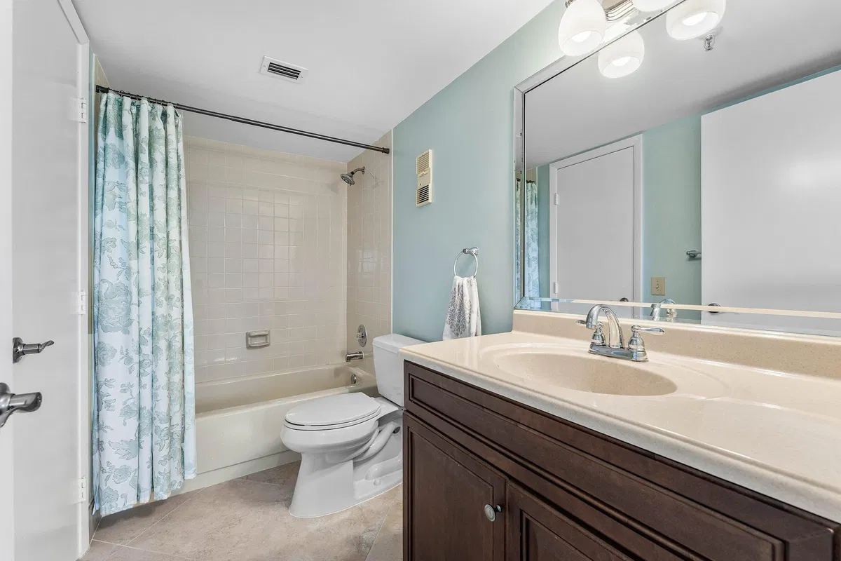 Unit 502 photo 13