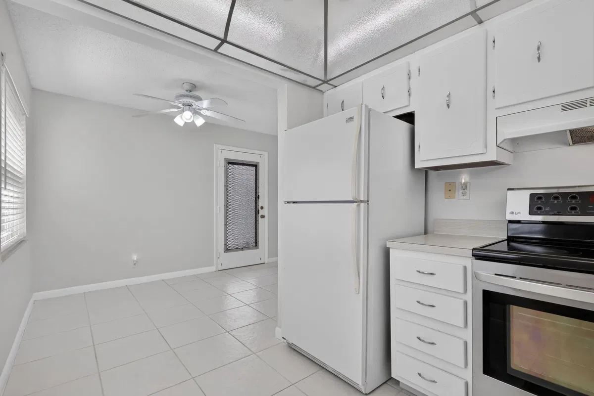 Residence photo 16