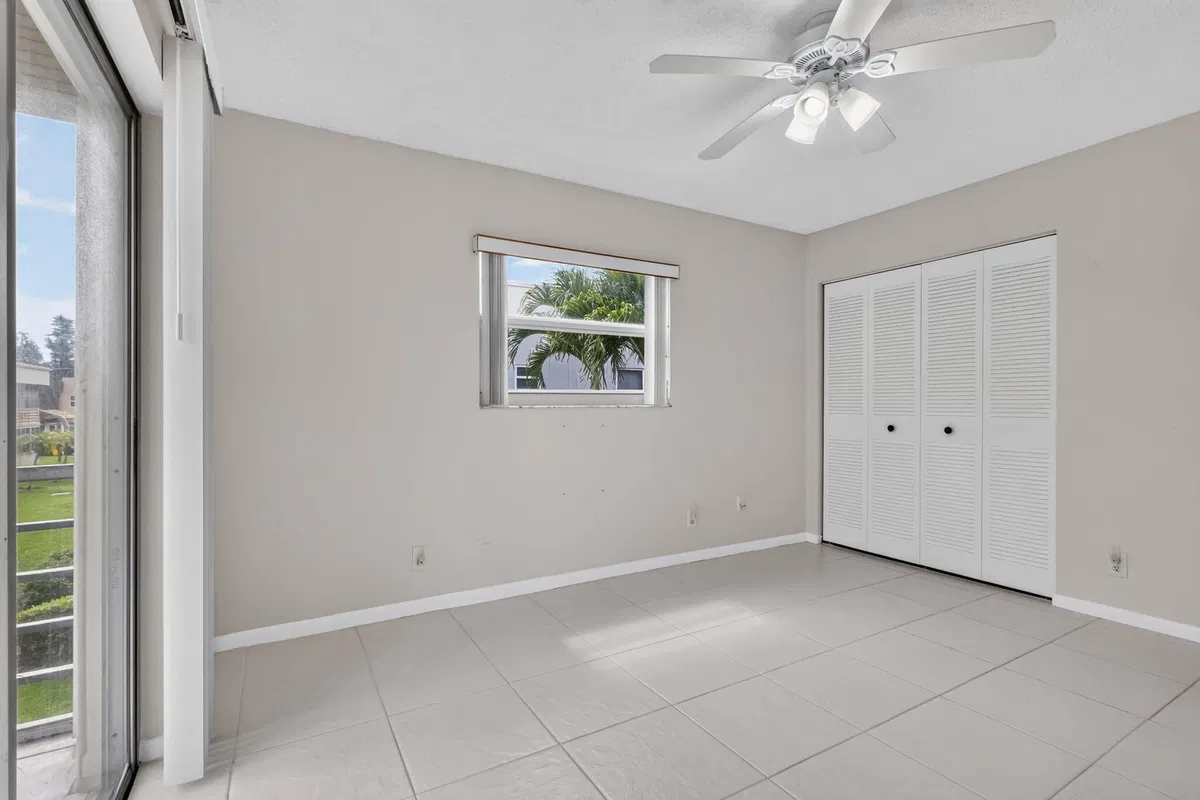 Residence photo 25