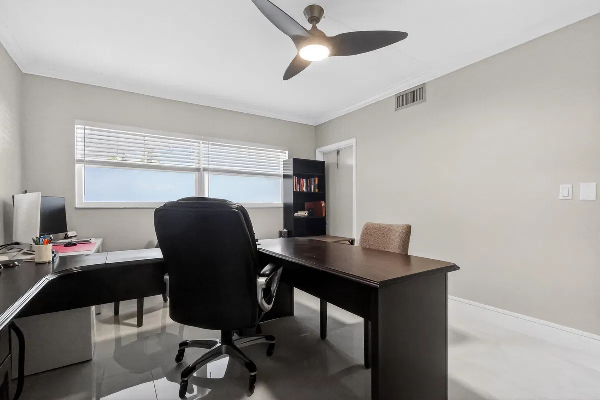 Unit 1250 photo 10