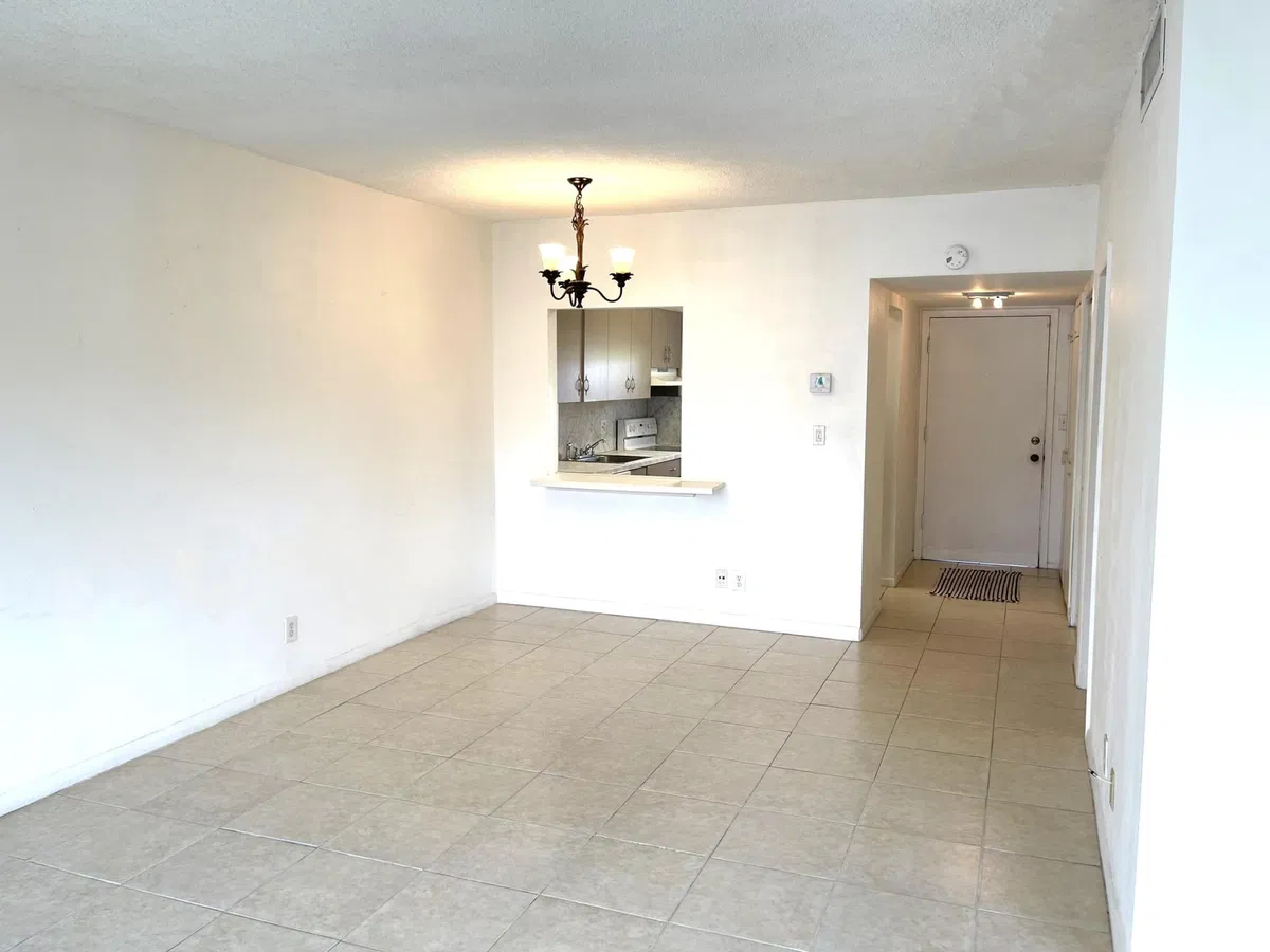 Unit 313 photo 7
