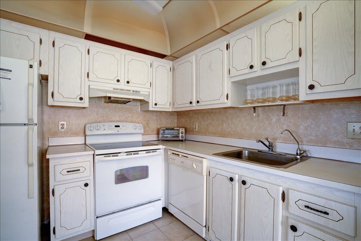 Unit 222 photo 7